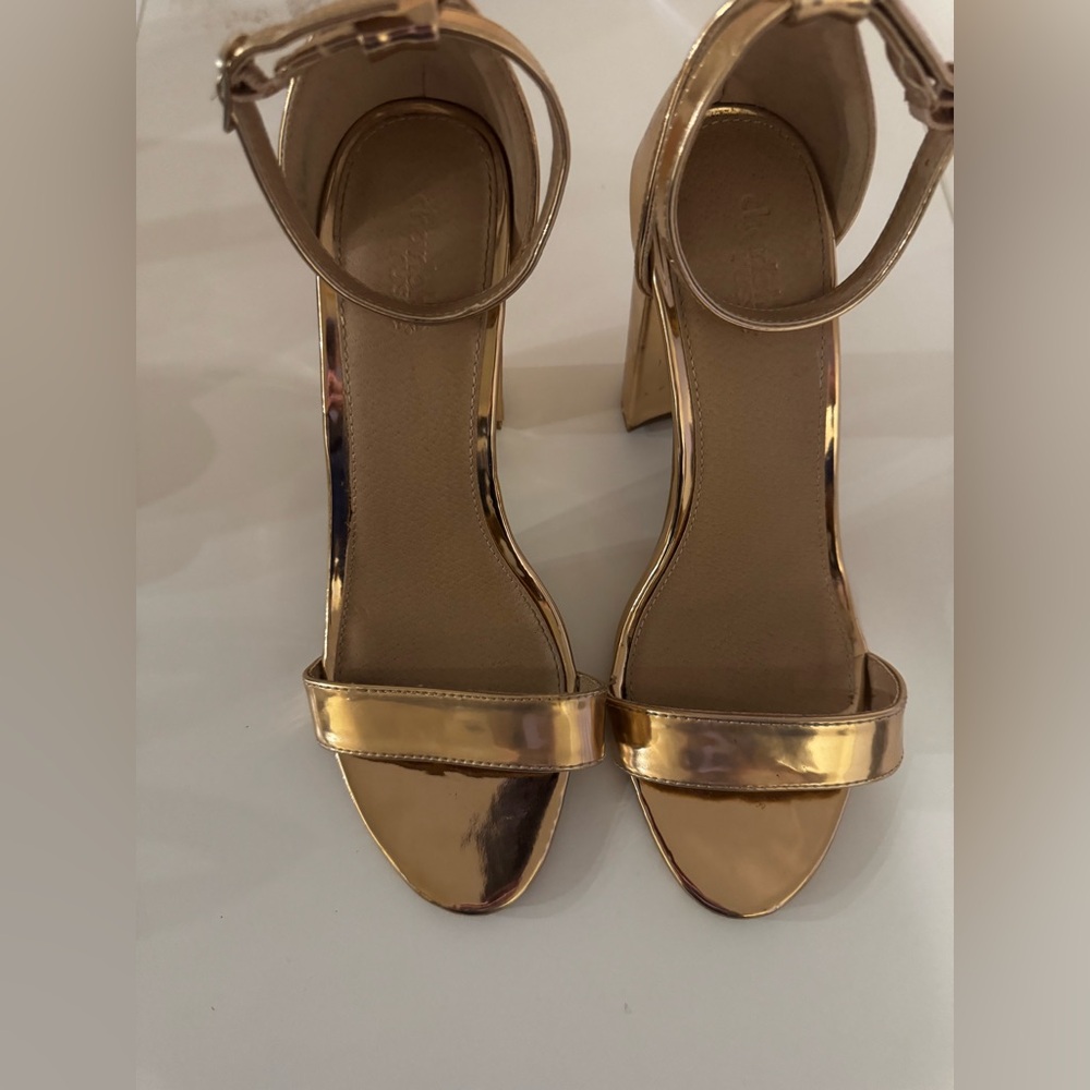 Rose Gold dress shoe Strap Medium Heel size 8